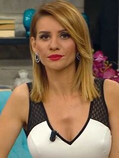 Esra Erol